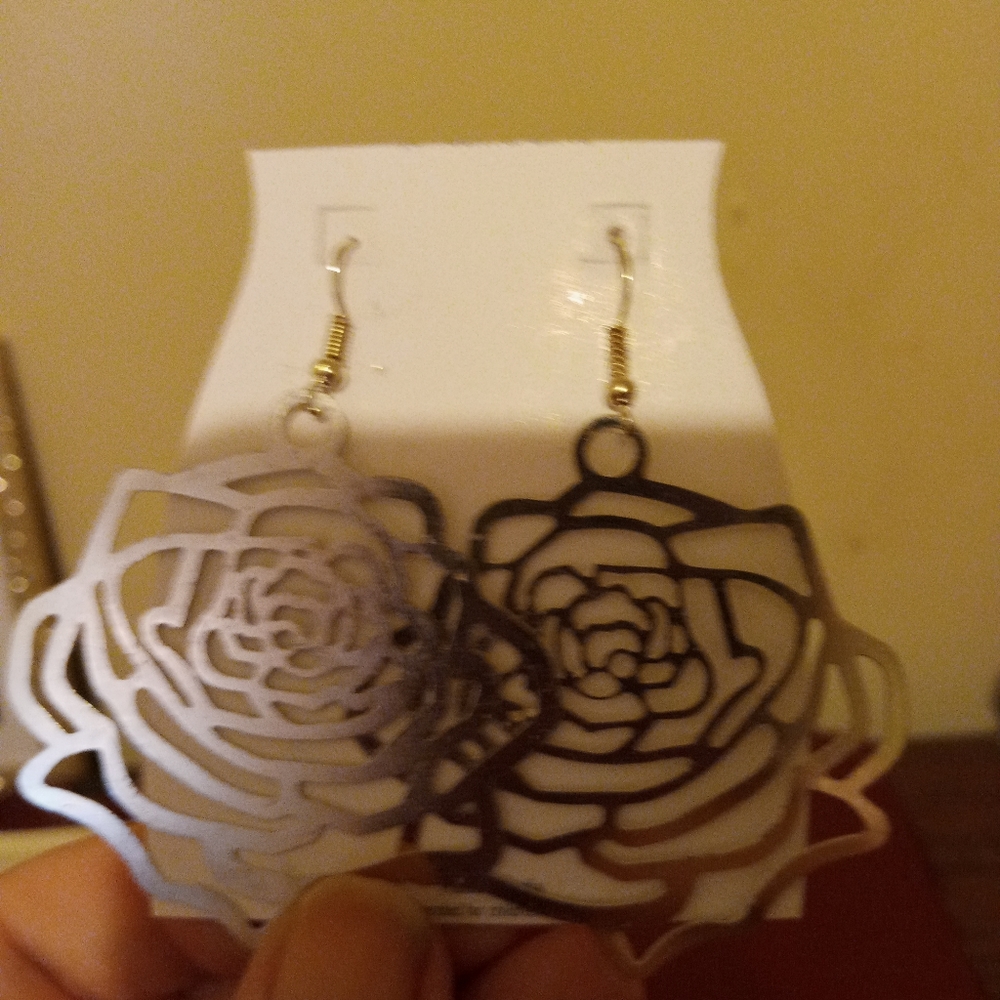 Earrings - Picture 9 of 9